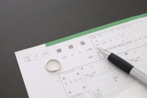 離婚に伴う養育費を請求するための強制執行認諾文言（約款）付公正証書